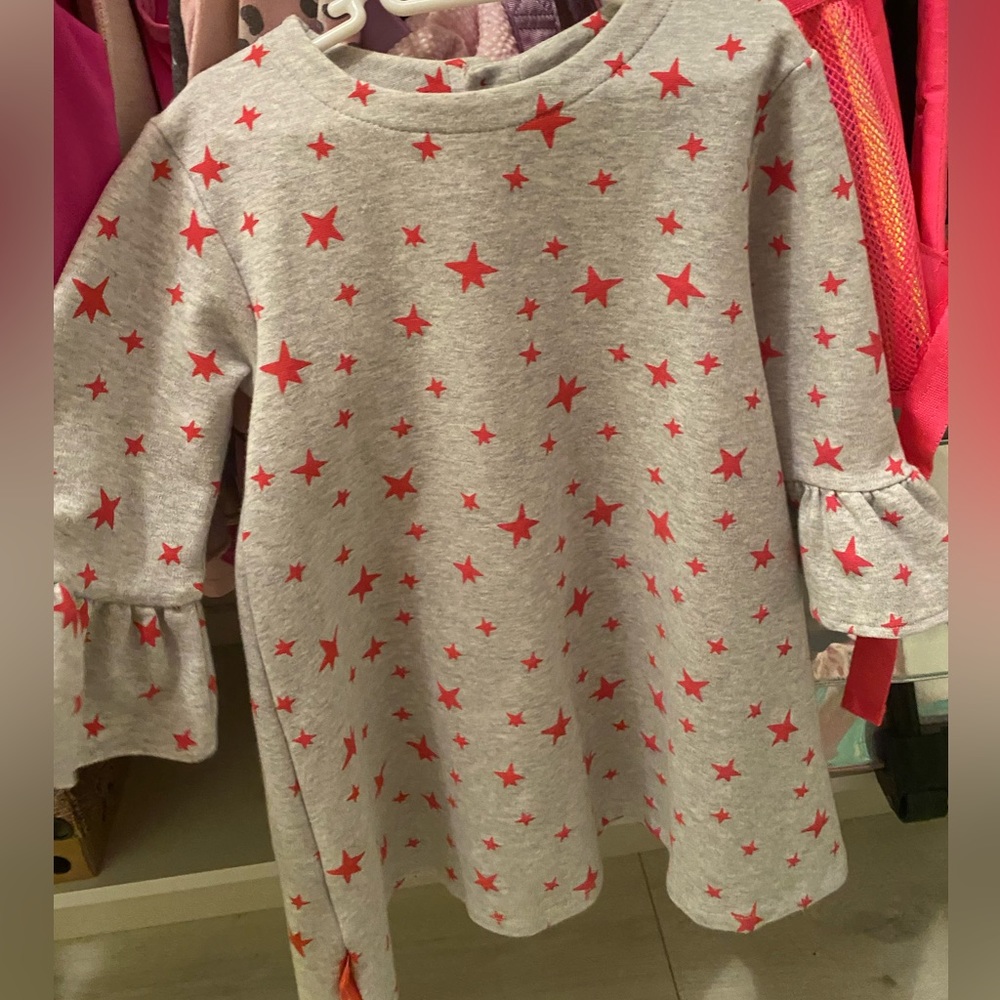 5T grey winter dress with ruffle sleeves, red stars